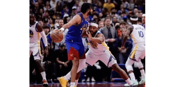 Le jeu collectif des Denver Nuggets mène à la victoire face aux Warriors Le jeu collectif des Denver Nuggets mène à la victoire face aux Warriors