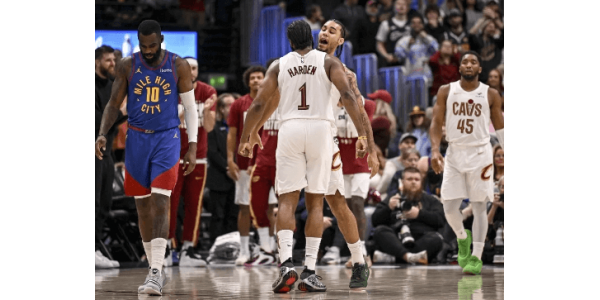 Harden établit des records en deux matchs et révèle un nouveau Mitchell Harden établit des records en deux matchs et révèle un nouveau Mitchell
