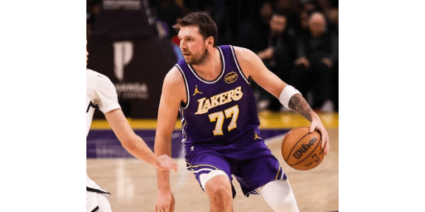 Luka Doncic franchit la barre des 15 000 points et relance la course au titre de MVP Luka Doncic franchit la barre des 15 000 points et relance la course au titre de MVP
