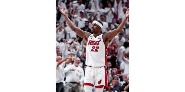 Butler envisage de mettre fin à sa carrière de basket-ball avec le Heat dans le futur ! Butler envisage de mettre fin à sa carrière de basket-ball avec le Heat dans le futur !