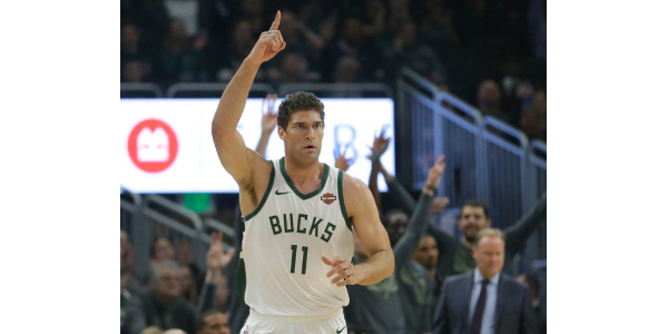 Les Bucks prolongent Brook Lopez pour un contrat de 48 millions de dollars sur 2 ans