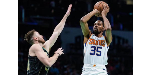 Premier match de Durant avec les Suns Premier match de Durant avec les Suns