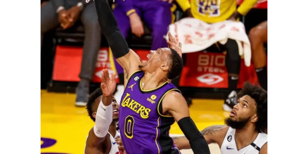 Russell Westbrook rejoint officiellement les Clippers Russell Westbrook rejoint officiellement les Clippers