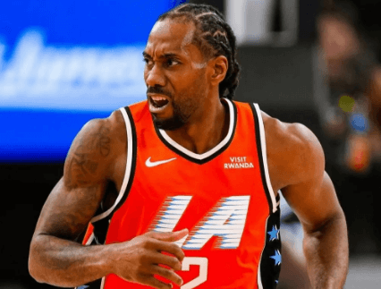 Kawhi Leonard signe un retour triomphal avec la meilleure performance de sa carrière
