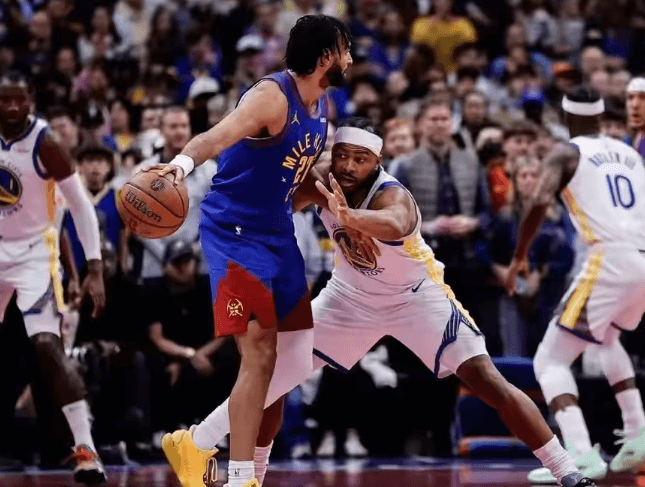 Le jeu collectif des Denver Nuggets mène à la victoire face aux Warriors