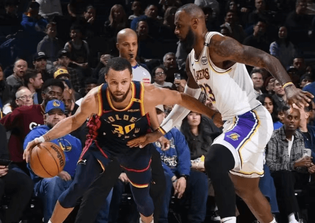 Les Lakers battent à nouveau les Warriors, James et Davis mènent la victoire