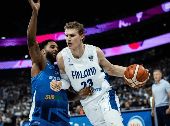 Moyenne de plus de 35 points à l'EuroBasket, 19 points en NBA ! Les « deux visages » de Markkanen