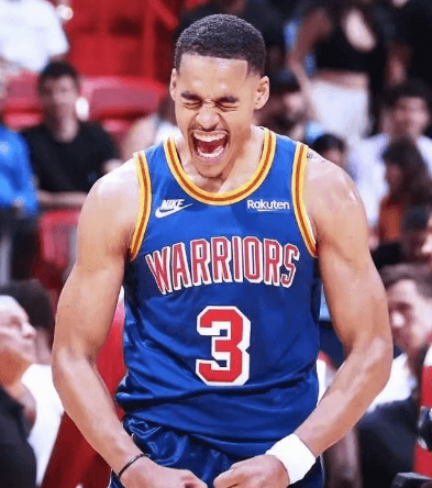 Poole retrouve le maillot n° 3, promettant une nouvelle saison prometteuse pour les Pelicans