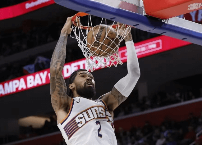 Richards a fait des débuts brillants, Durant a mené les Suns à la revanche des Pistons