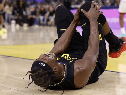Les Warriors écrasent le Heat, Butler se blesse gravement au genou et doit quitter le terrain
