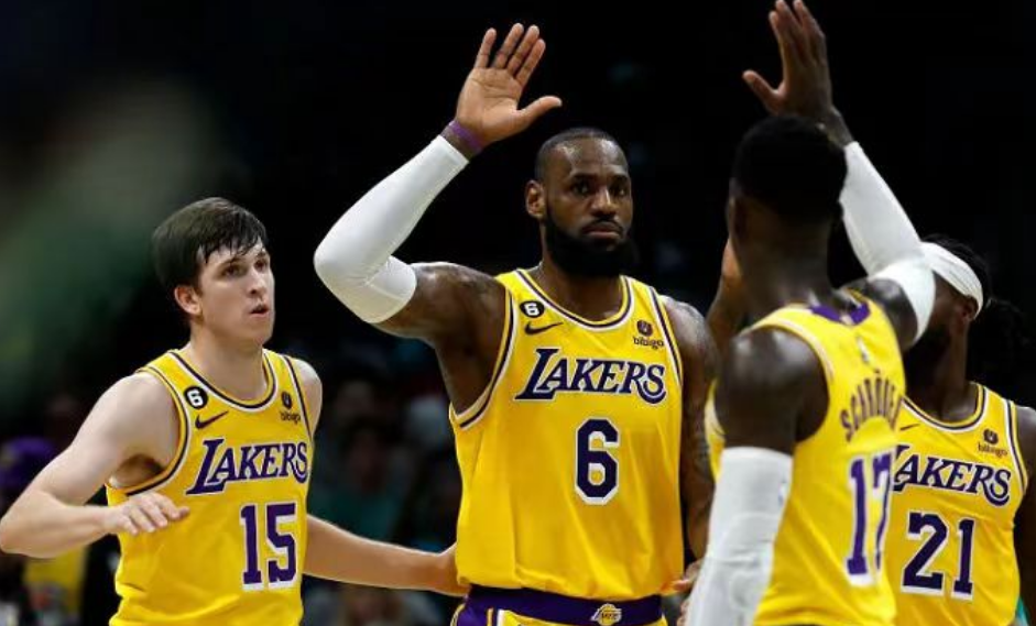 Ajustements de la liste des Lakers hors saison