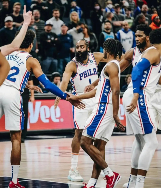 Harden portera-t-il un uniforme des Lakers avant le début de la nouvelle saison ?