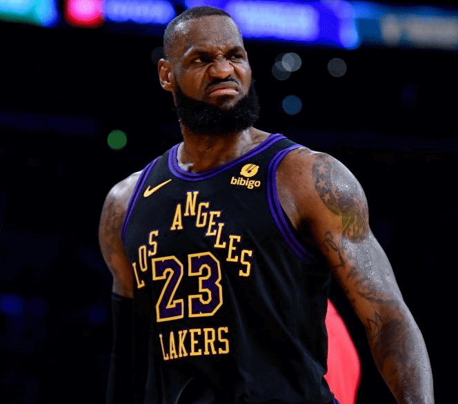La NBA interdit aux Lakers de porter des maillots noirs