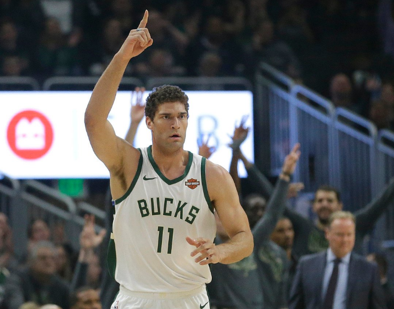 Les Bucks prolongent Brook Lopez pour un contrat de 48 millions de dollars sur 2 ans