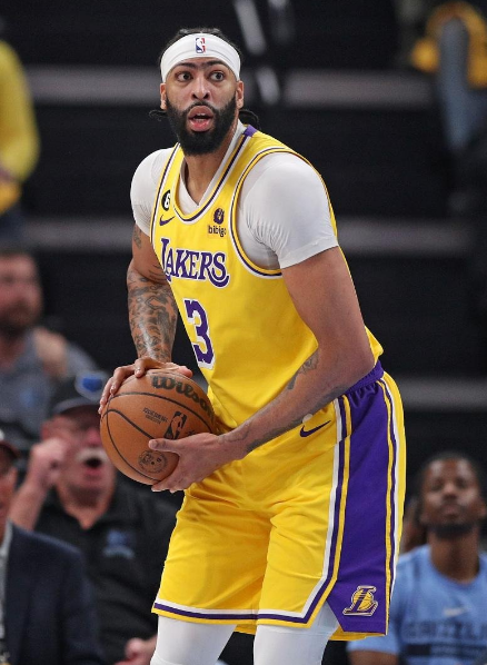 Les Warriors ont battu les Lakers 121-106 à domicile, poursuivant le gros score à 2-3