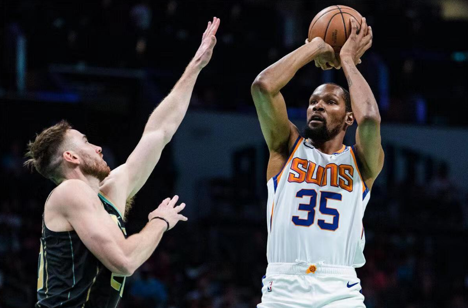 Premier match de Durant avec les Suns
