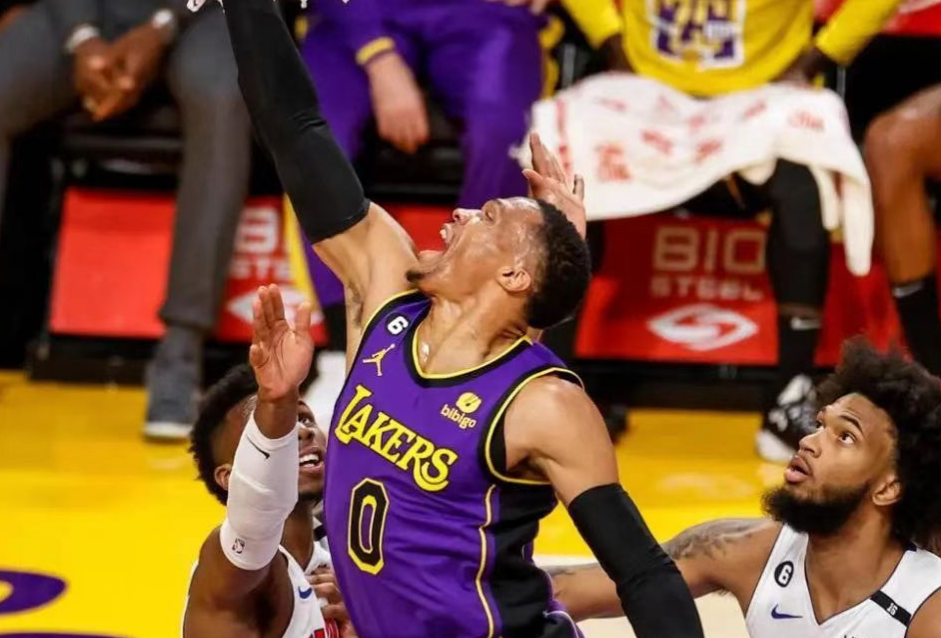 Russell Westbrook rejoint officiellement les Clippers